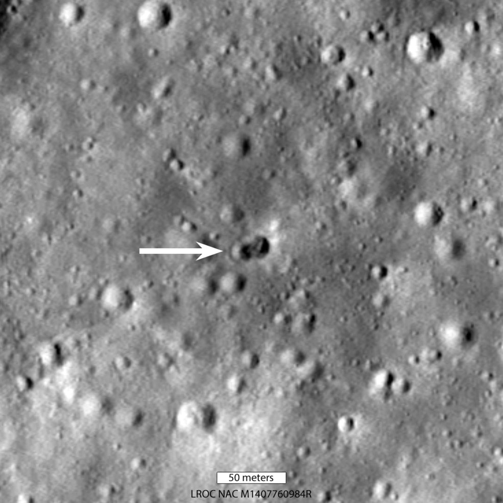 Kráter na Mesiaci. 