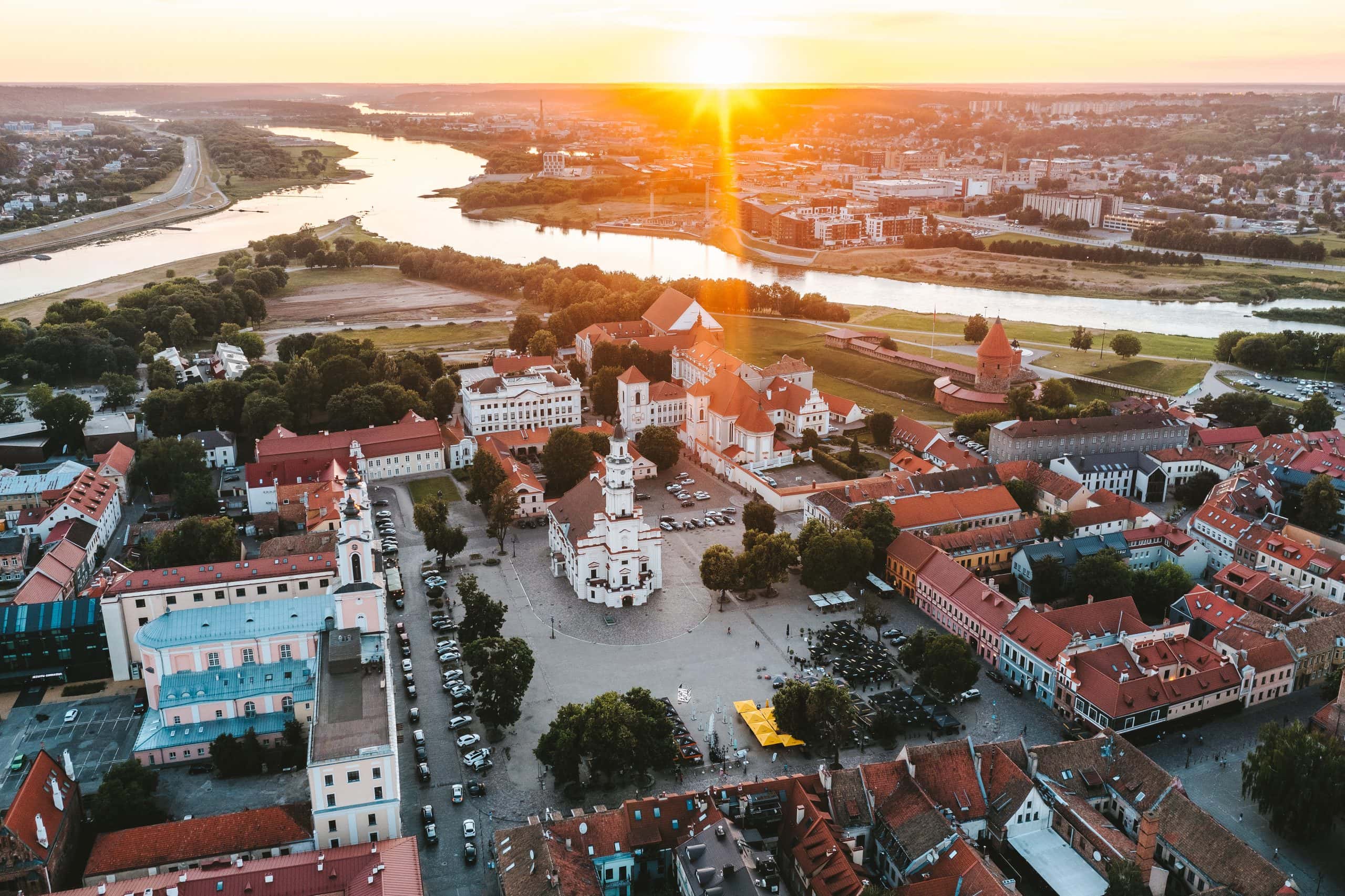 Pohľad na starobylé centrum mesta Kaunas