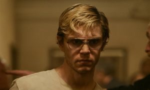 Jeffrey Dahmer v podaní seriálového herca (Zdroj: Netflix/Monster: The Jeffrey Dahmer Story)