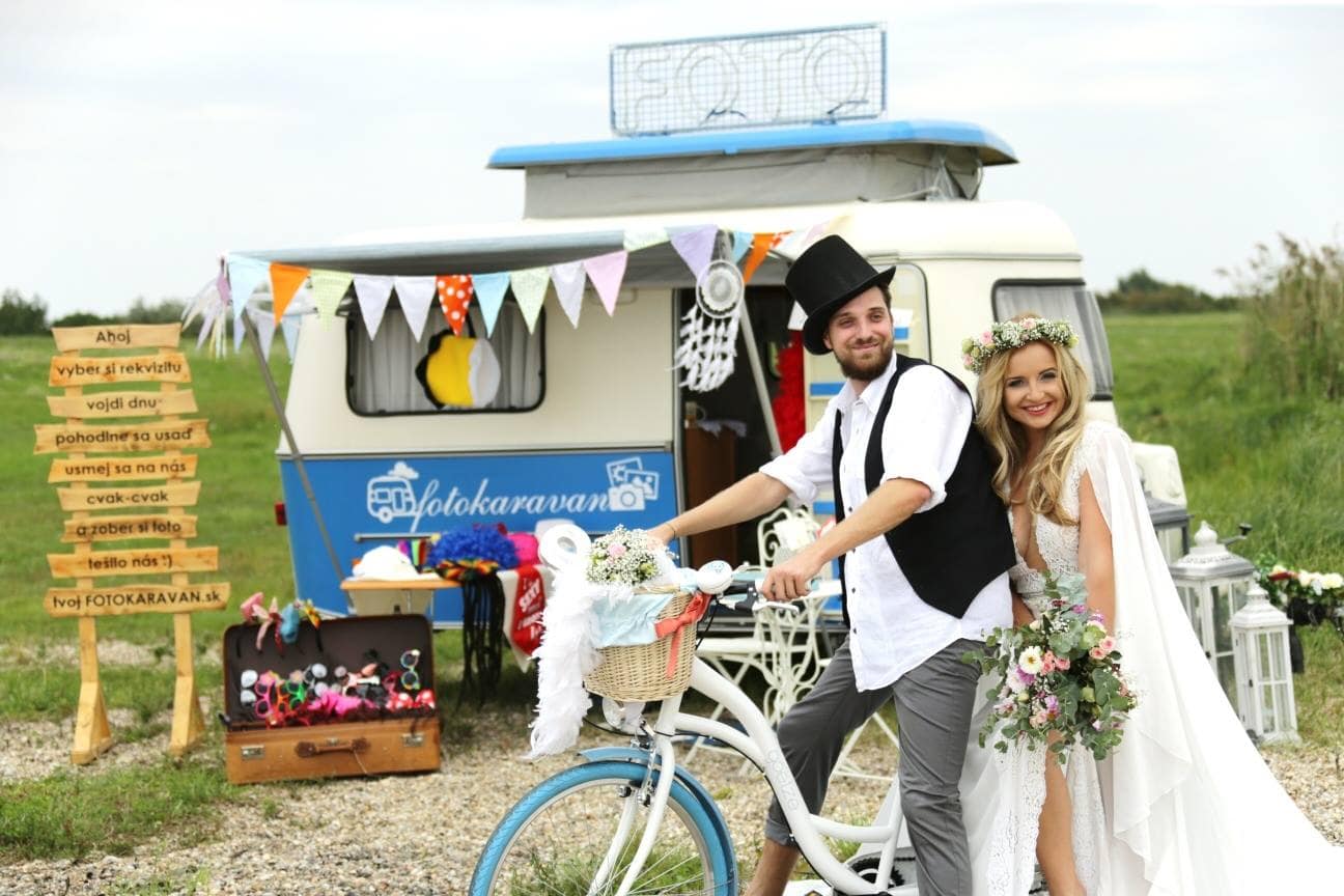 muž a žena na bicykli