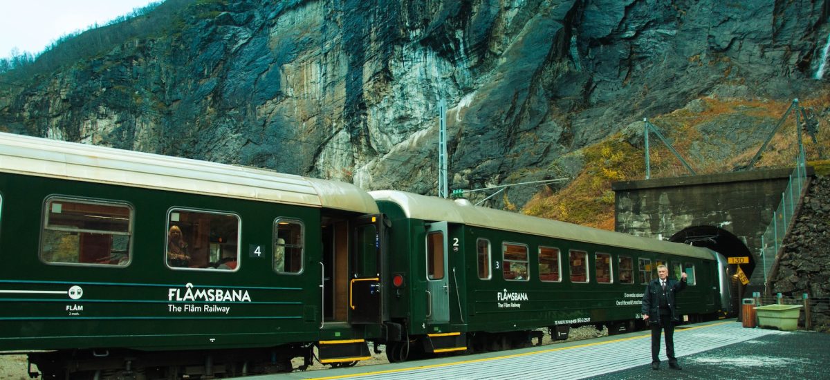 vlak na trati v Nórsku a najvyššia železničná trať na severe Európy