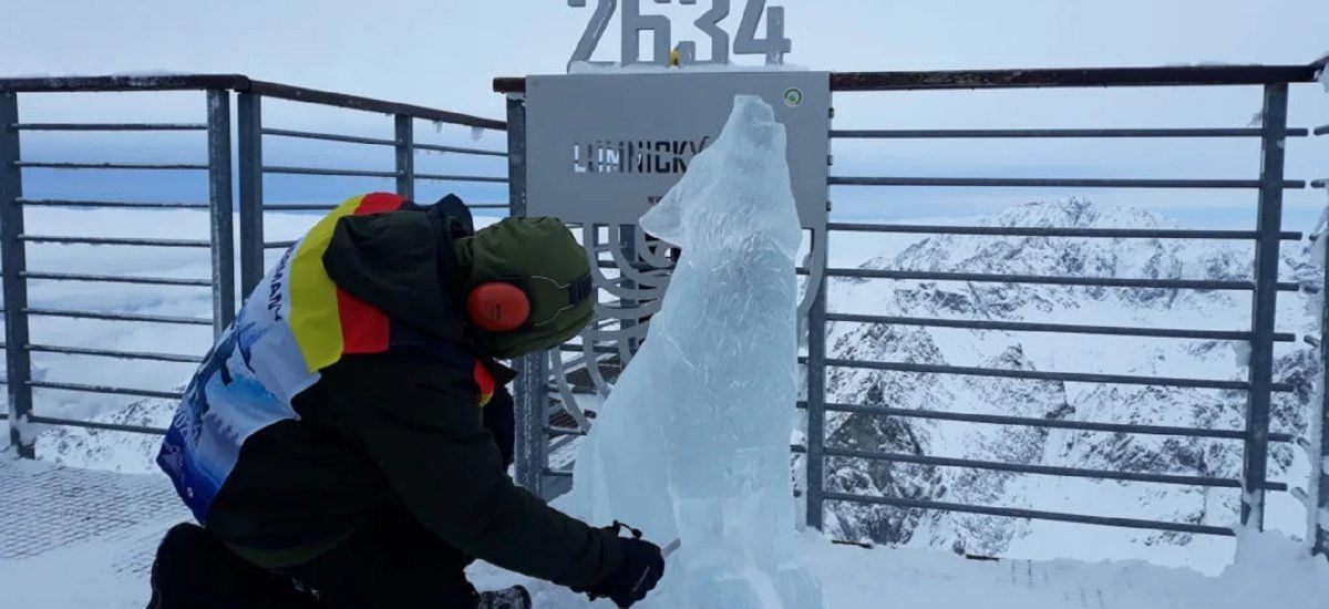 Ľadová socha vlkov na Lomnickom štíte
