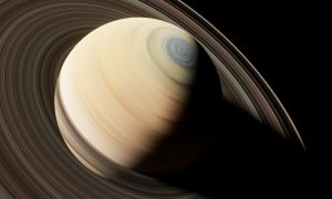 Saturn a jeho obrovský prstenec