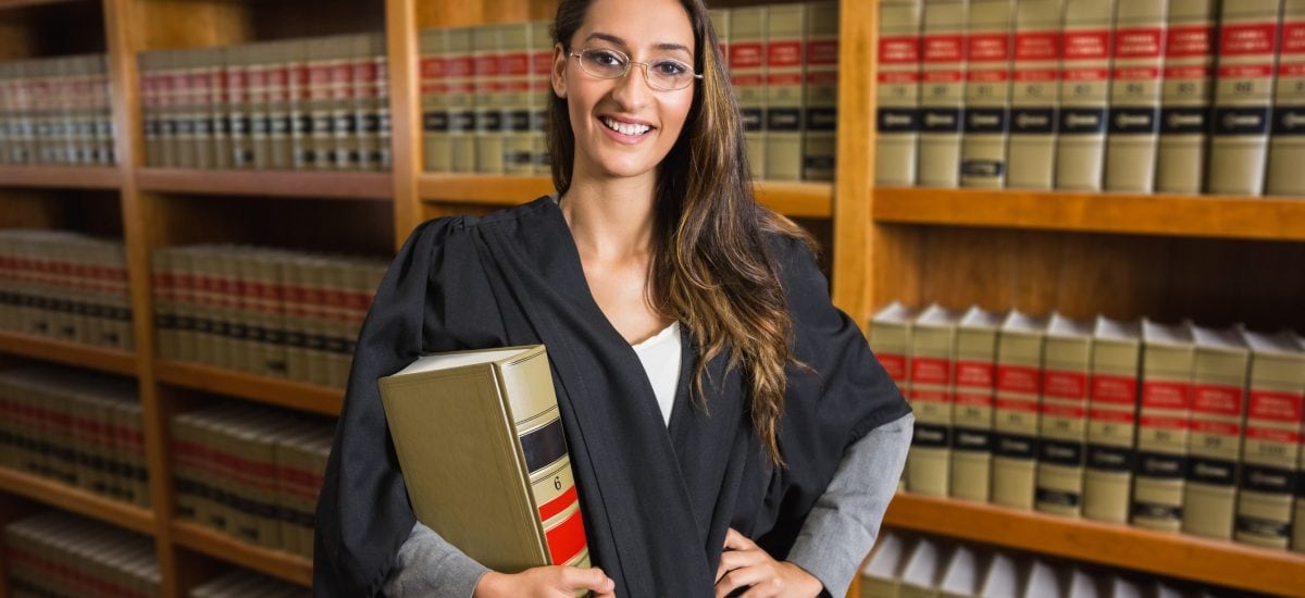 študentka absolventka práva