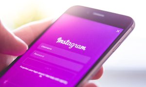 mobil s otvoreným Instagramom