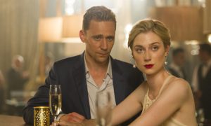 Herec Tom Hiddleston sa vracia ako nočný recepčný