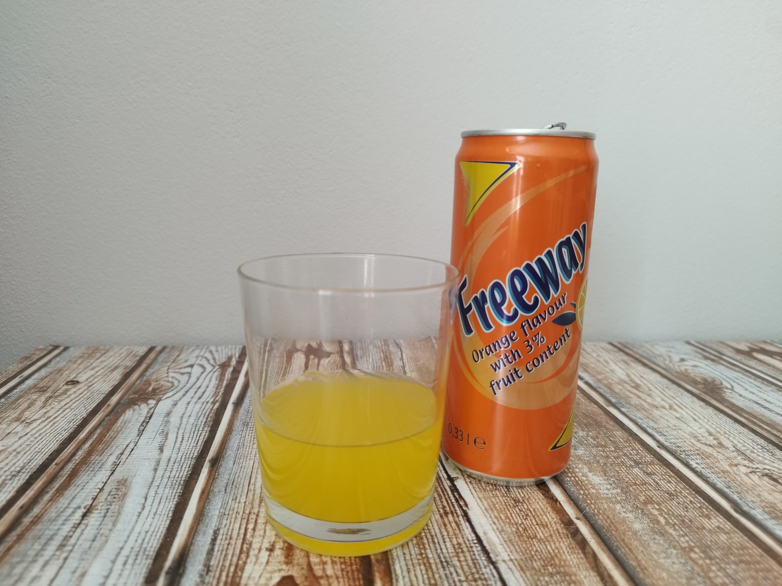 sýtený pomarančový nápoj Freeway