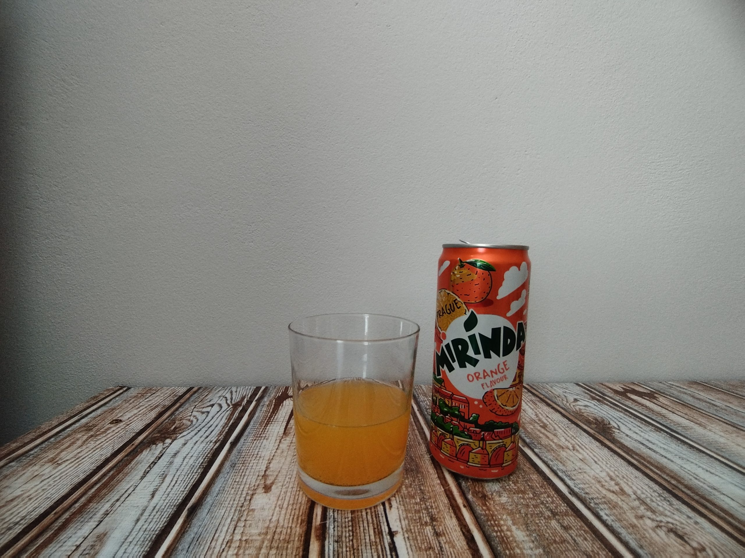 Mirinda sýtený pomarančový nápoj