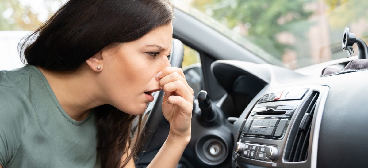 zápach z klimatizácie v aute