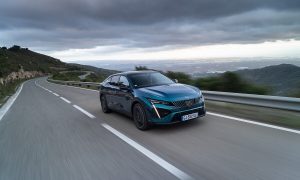Peugeot 408.