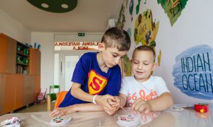 Chlapci v herni