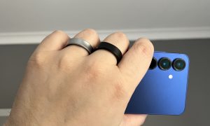 Samsung Ring (strieborný vľavo)