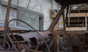 opustený automobilový závod