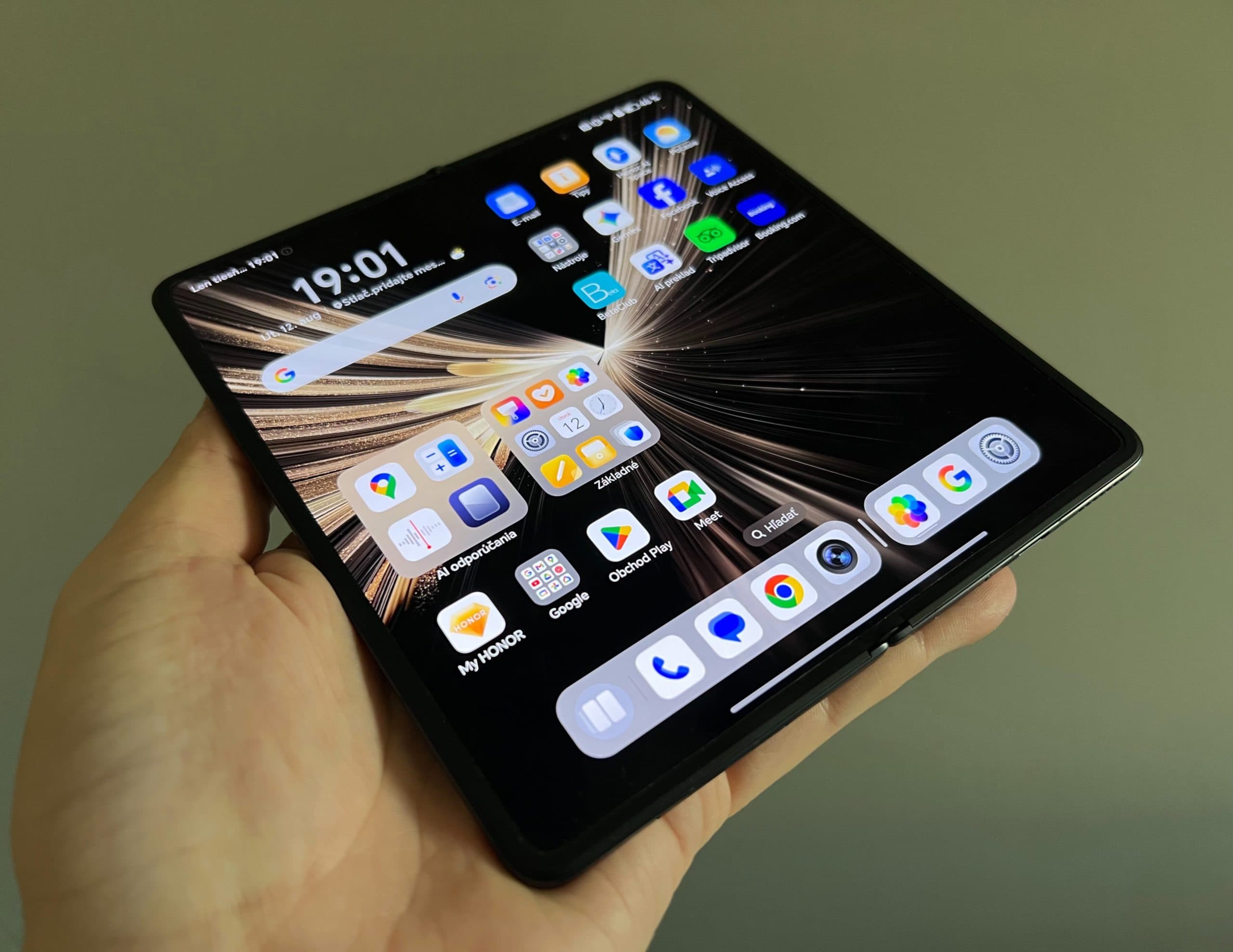 Honor Magic V5 v otvorenom stave
