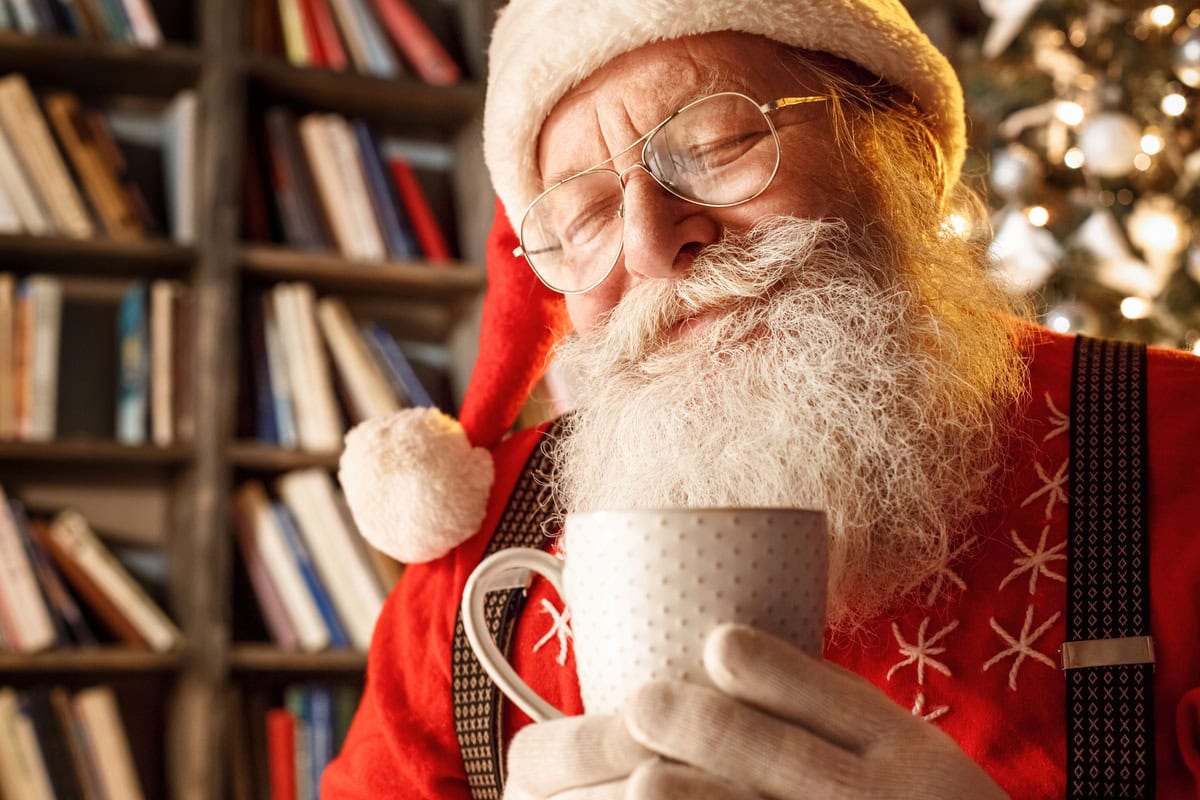 Santa Claus so šálkou
