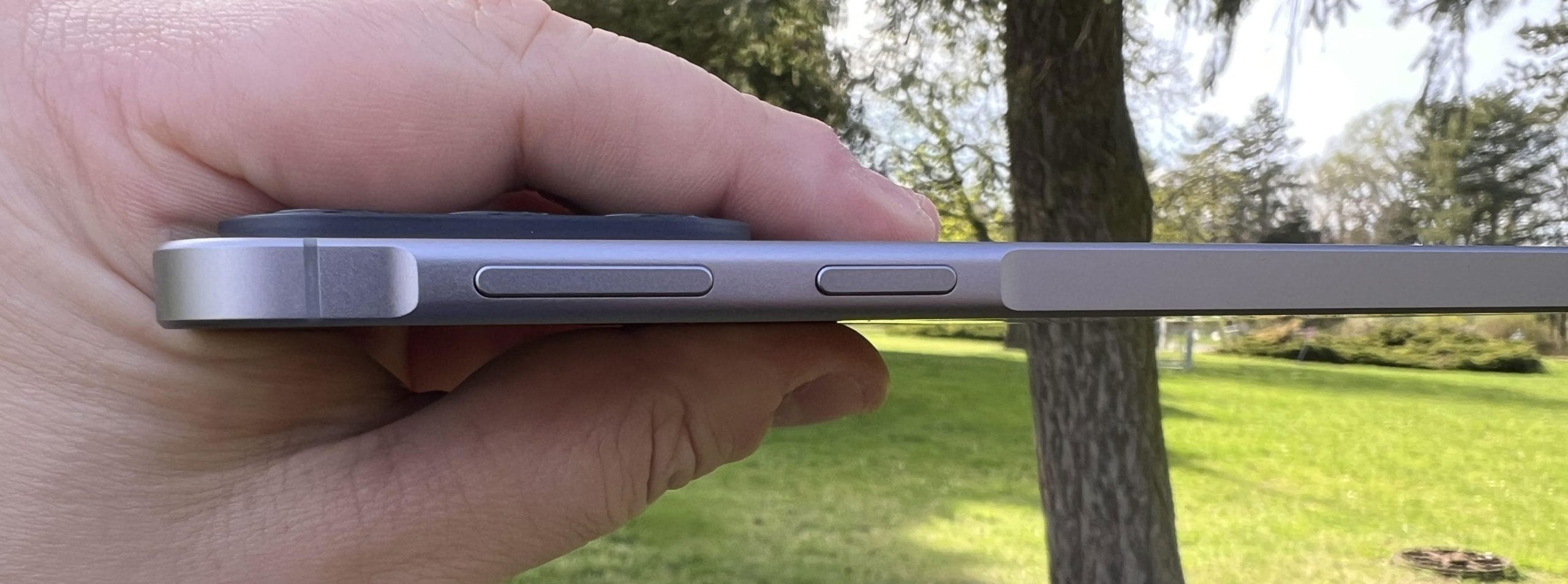 Galaxy A57 spoznáš vďaka ostrovčeku na tlačidlá a anténam kvôli hliníkovému telu