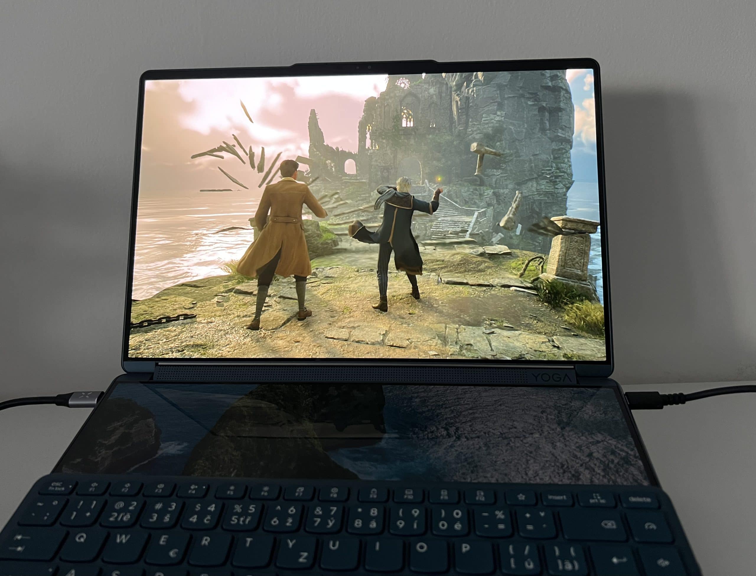Hogwarts Legacy na Lenovo Yoga Book 9