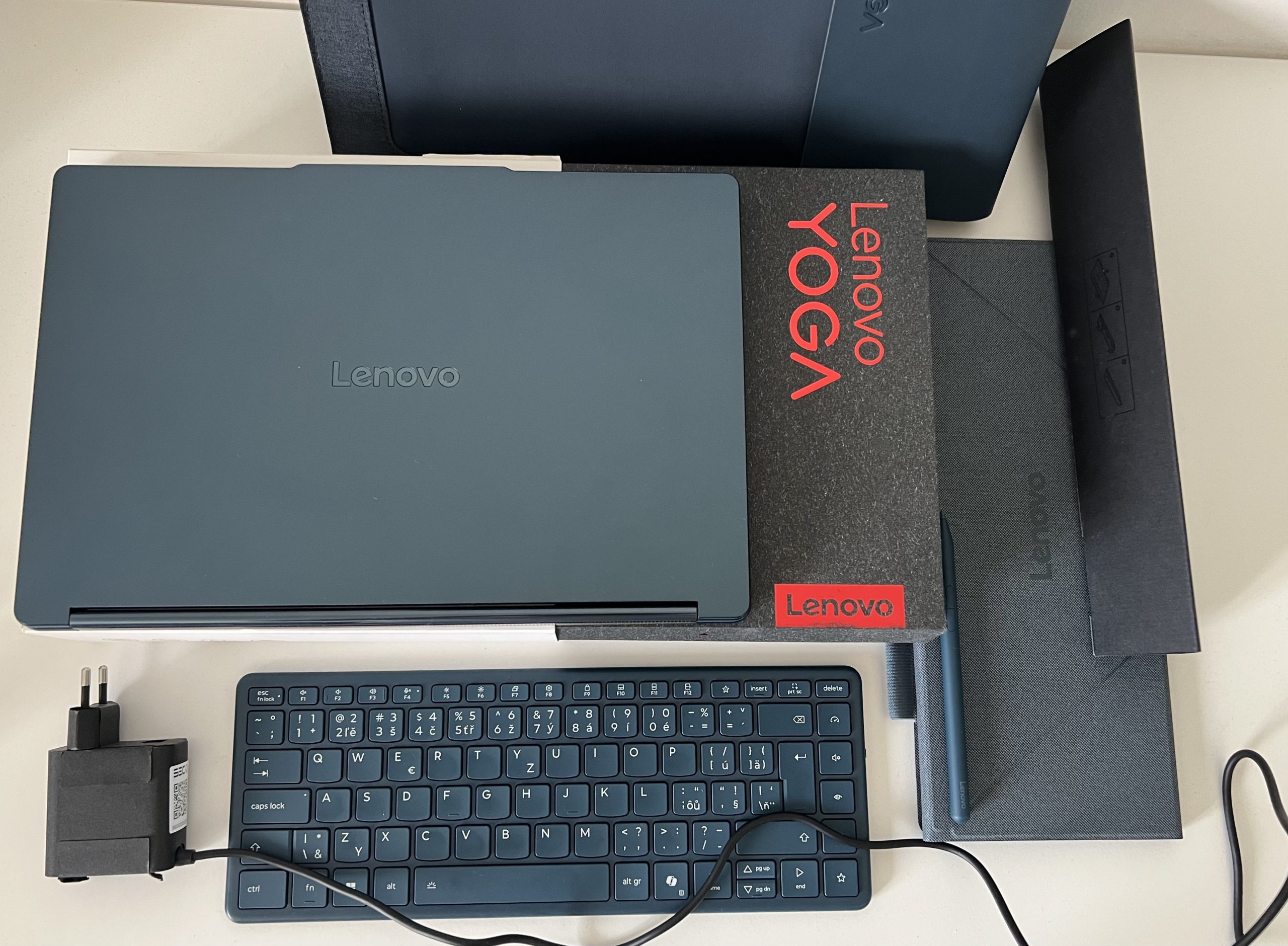 Lenovo Yoga Book 9 s kompletným príslušenstvom