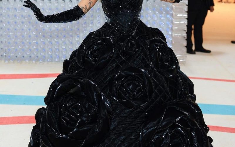 Cardi B bola skutočnou dámou v šatách, inšpirovaných Lagerfeldovým štýlom (Zdroj: Instagram)